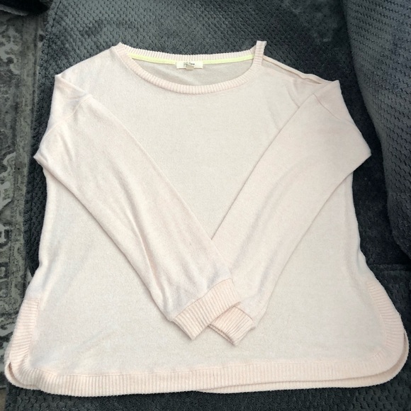 Peyton Primrose Shoulder Cut Out Sweater size Large - Picture 7 of 10